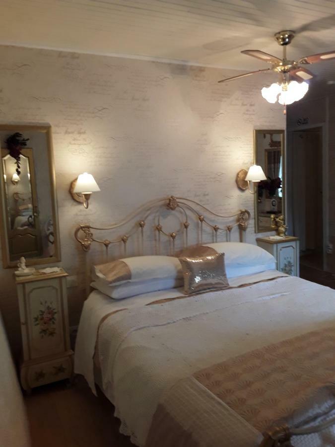 Moulin De La Civiere Bed and Breakfast Kergrist-Moelou Εξωτερικό φωτογραφία